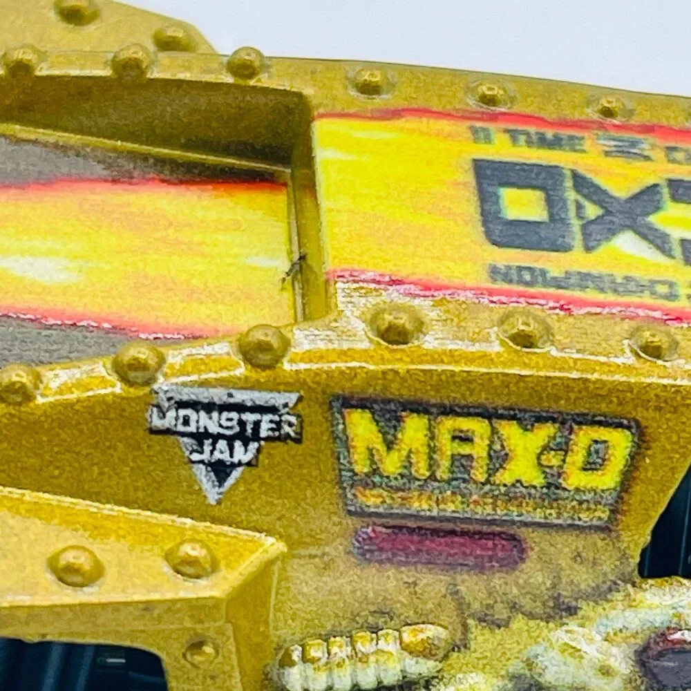 Monser Jam Max-D Maximum Destruction Hot Wheels Truck 1:64